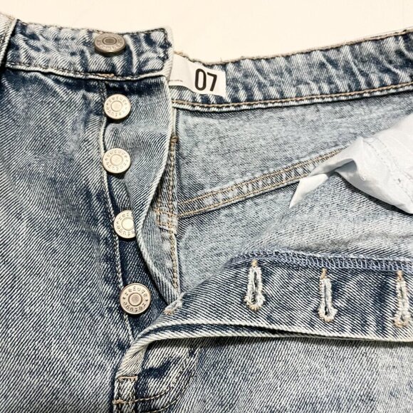 Refuge Denim Boyfriend Jean Shorts Size 7 Distressed - Picture 9 of 16